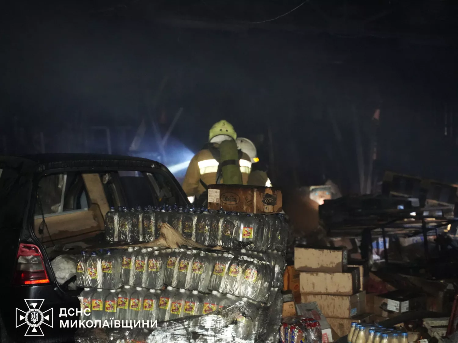 Пожежа в складському приміщенні у Миколаєві, фото: ДСНС