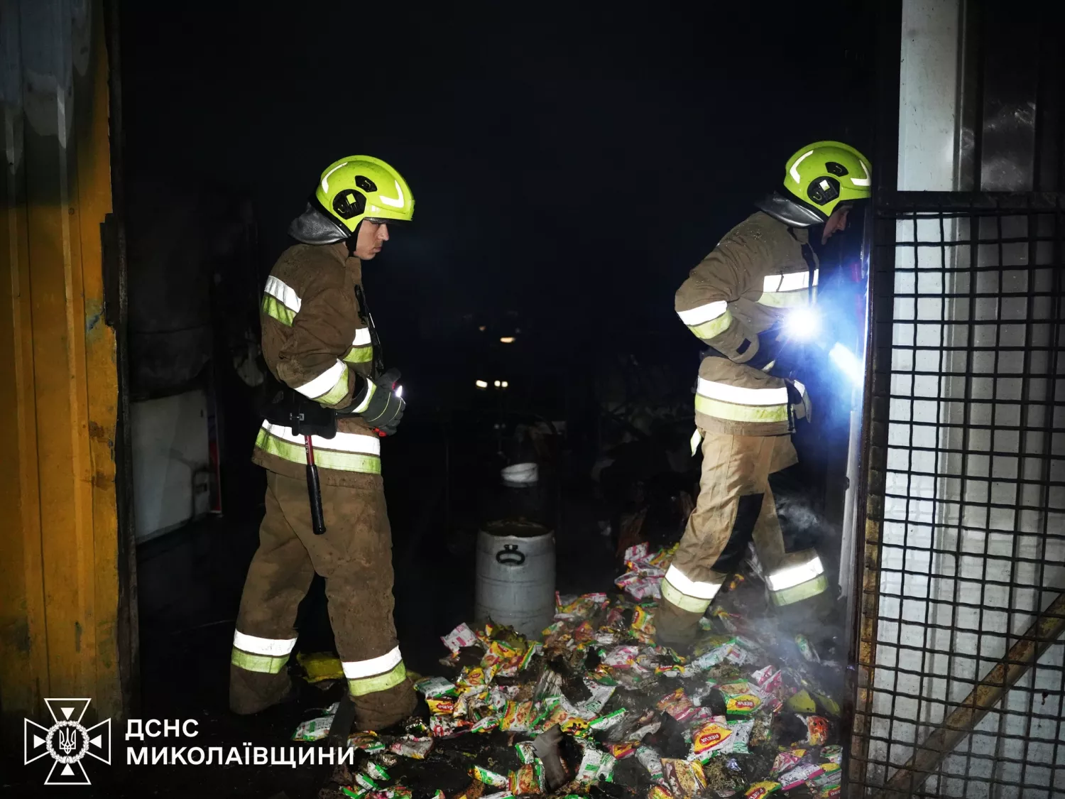 Пожежа в складському приміщенні у Миколаєві, фото: ДСНС