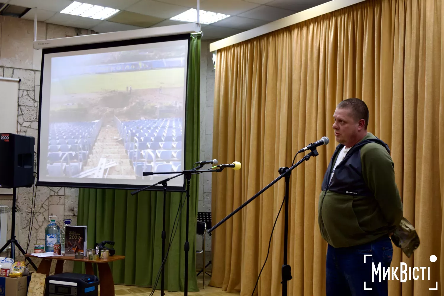 У Миколаєві презентували фотоальбом про хроніки повномасштабної війни 2022 року. Фото: «НикВести»