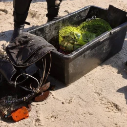В Одесі водолази обстежують морське дно на пляжах. Фото: Одеська міська рада