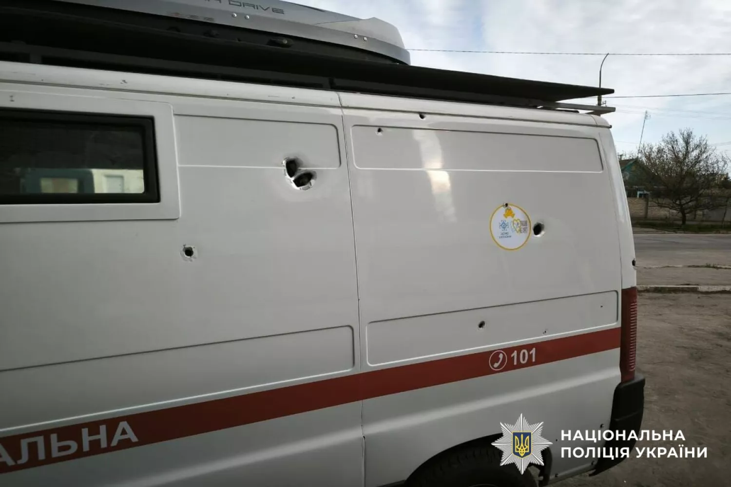 У Херсоні російський дрон атакував «швидку», фото: Нацполіція