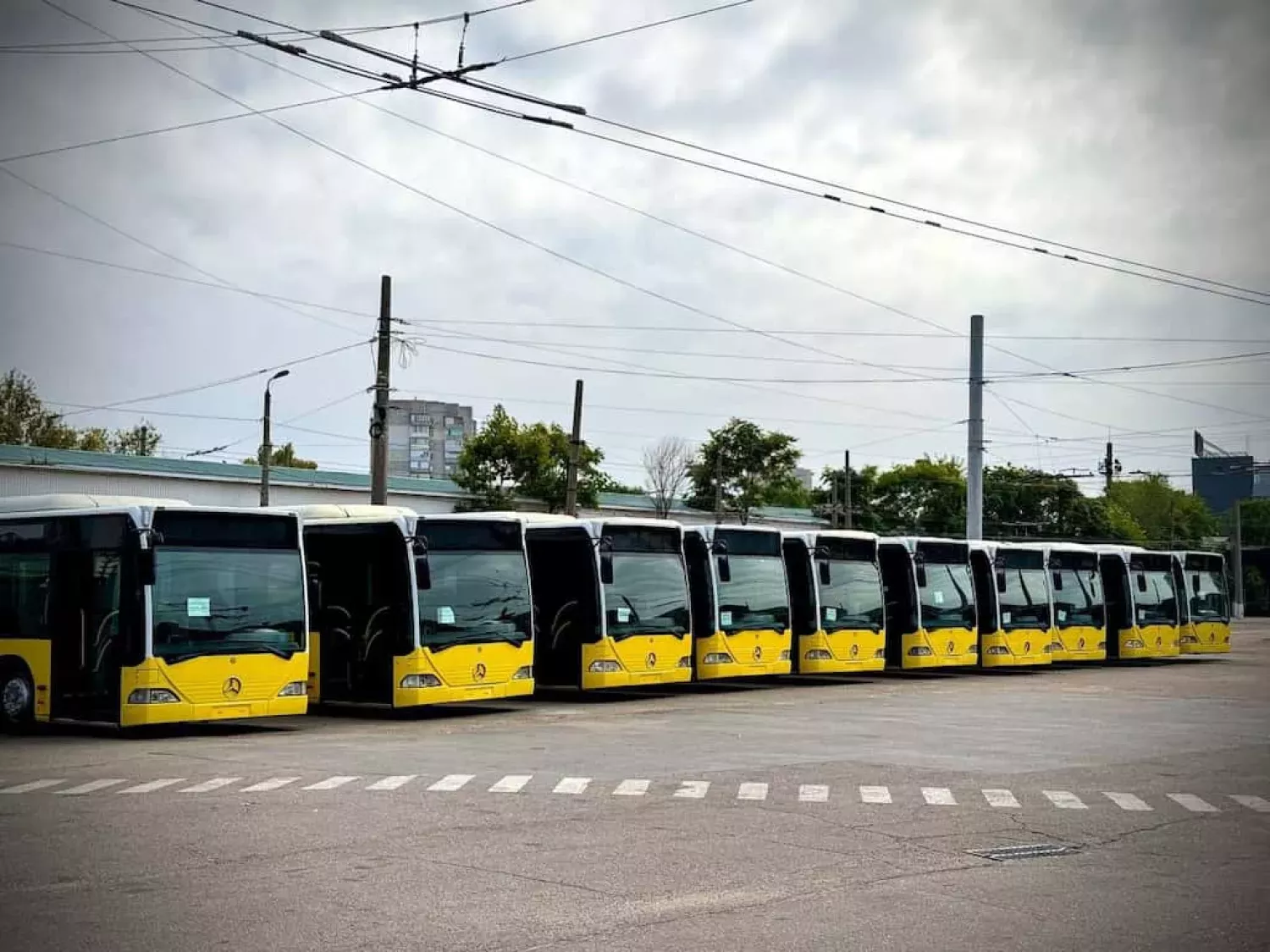 Автобуси, які Одеса отримала від Туреччини. Фото: Одеська міська рада