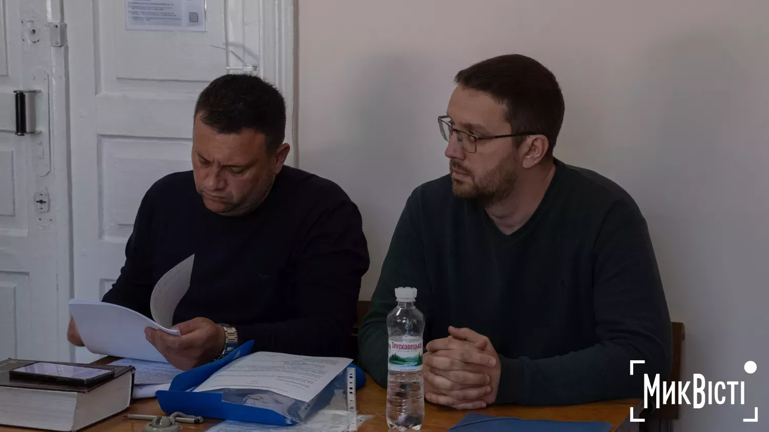 Адвокат Володимир Руденко та його підзахисний Сергій Бездольний. Фото: «НикВести»