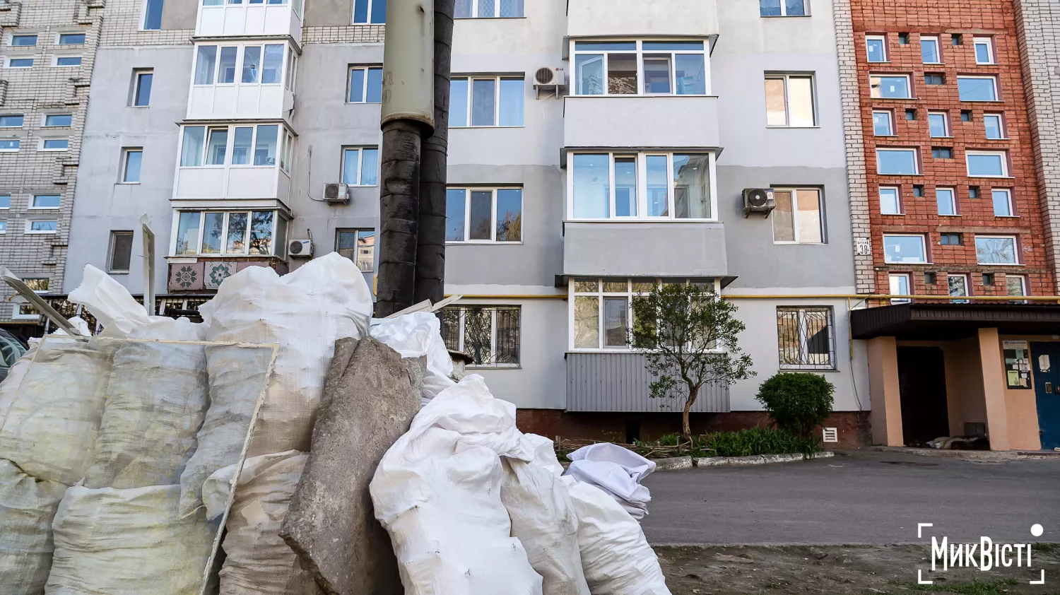 Відновлення житлових будинків у Корабельному районі, квітень 2025 року, фото: «НикВести»