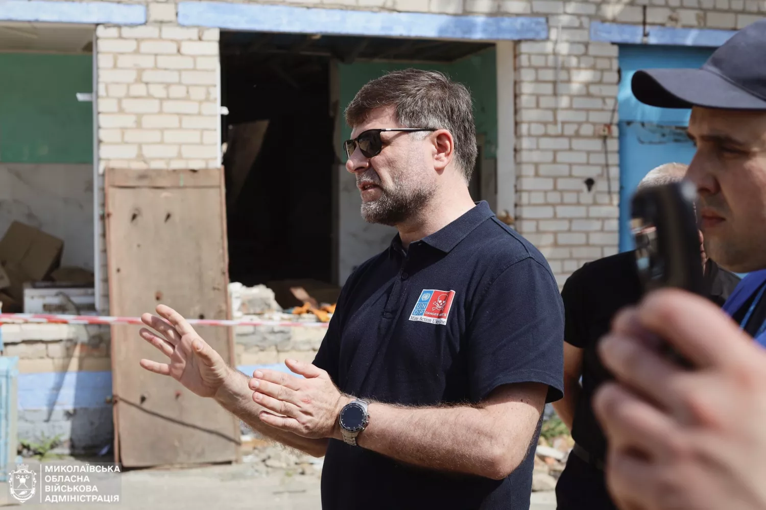 На Миколаївщини демонтують зруйновану від обстрілів школу. Фото: Миколаївська ОДА