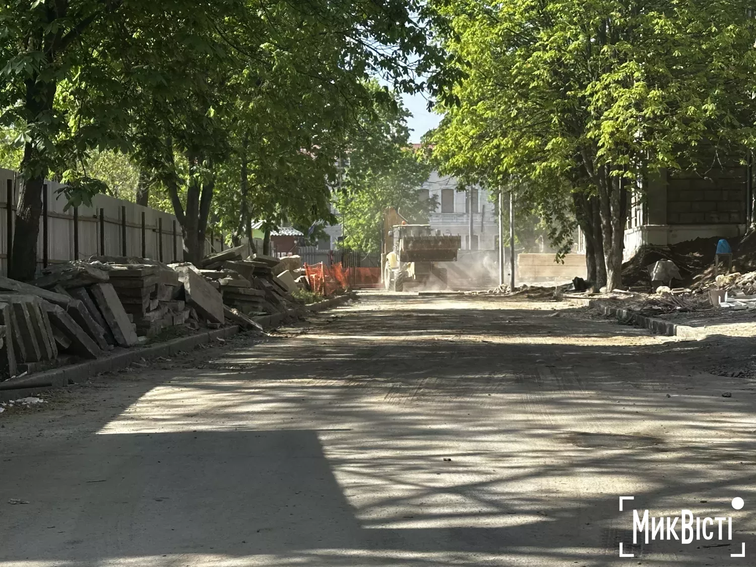 Будівельні роботи по відновленню ліцею Аркаса. Фото: «НикВести»