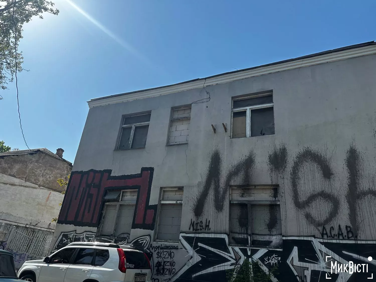Занедбана будівля Центрального районного суду Миколаєва за адресою вулиця Марка Кропивницького, 49. Фото: «НикВести»