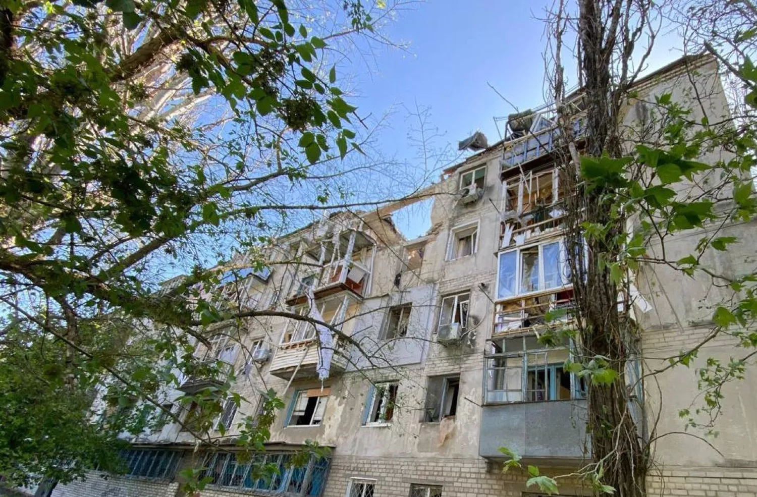 Наслідки атаки на Херсон. Фото: Херсонська ОВА