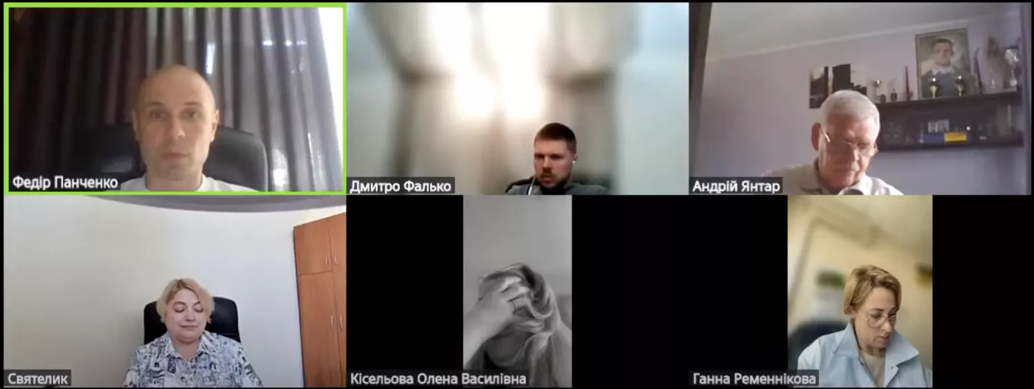 Федір Панченко зачитує пропозиції бюджетної комісії до проєкту рішення про внесення змін до бюджету Миколаєва на 2025 рік, скриншот
