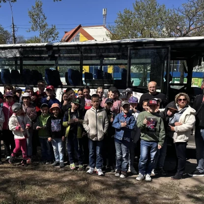 Екскурсія для дітей-сиріт Вознесенської спеціалізованої школи. Фото: КП «Миколаївпастранс»