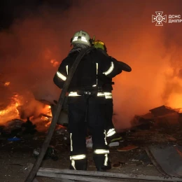 Наслідки російських атак на Дніпропетровщину. Фото: ДСНС