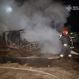 Наслідки російських атак на Дніпропетровщину. Фото: ДСНС