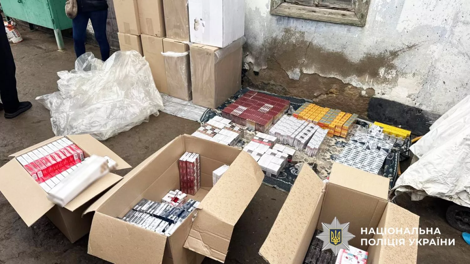 У Миколаєві викрили підпільне виробництво алкоголю та тютюну. Фото: Поліція Миколаївщини