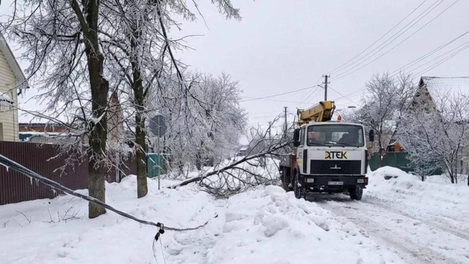 Енергетикам аварійних бригад планують запровадити щомісячні доплати. Фото: Вадим Токар