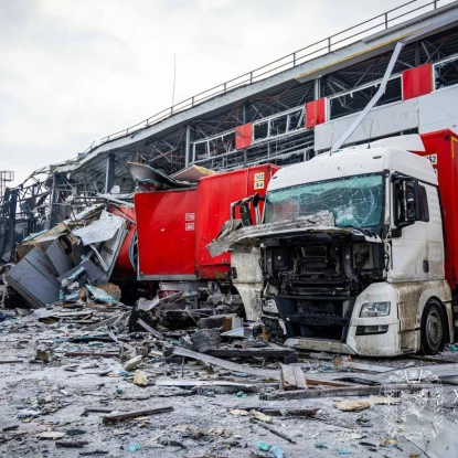 Росія вчергове атакувала термінал «Нової пошти» під Харковом. Фото: Харківська ОВА