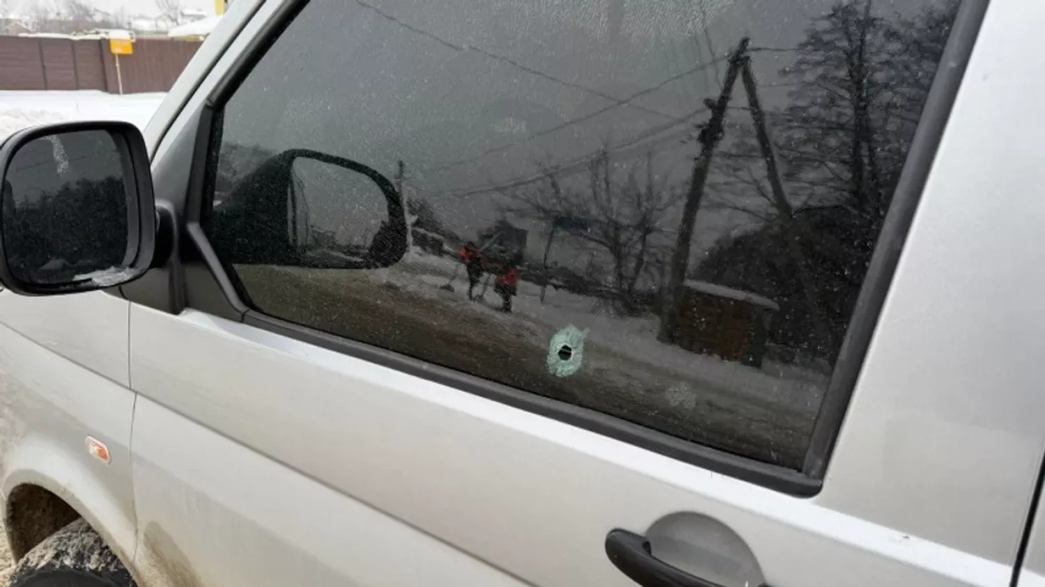 На Львівщині невідомий обстріляв мікроавтобус ТЦК та зник з місця події. Фото: Поліція Львівщини