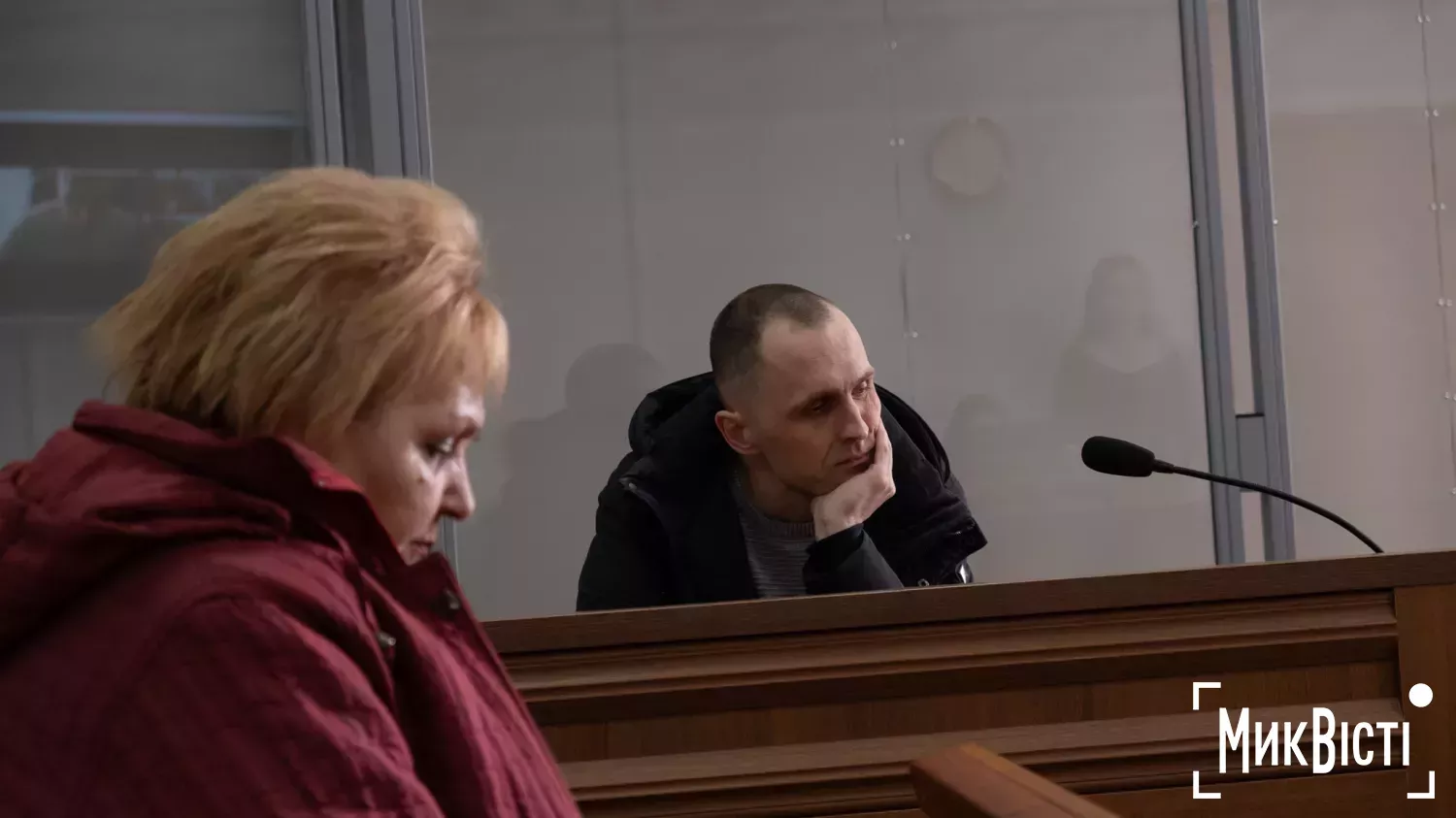 Чоловік загиблої Максим Васильєв та його мати. Фото: «МикВісті»