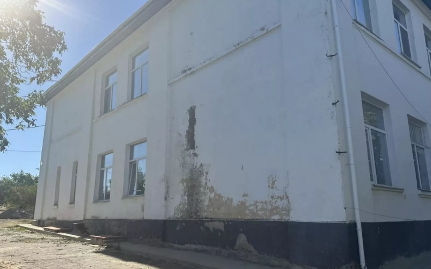 Школа у Березівському районі, фасад якої мали відремонтувати. Фото: Одеська обласна прокуратура