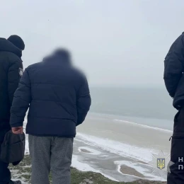 На Одещині підліток скинув собаку з обриву, поліція відкрила справу. Фото: Нацполіція