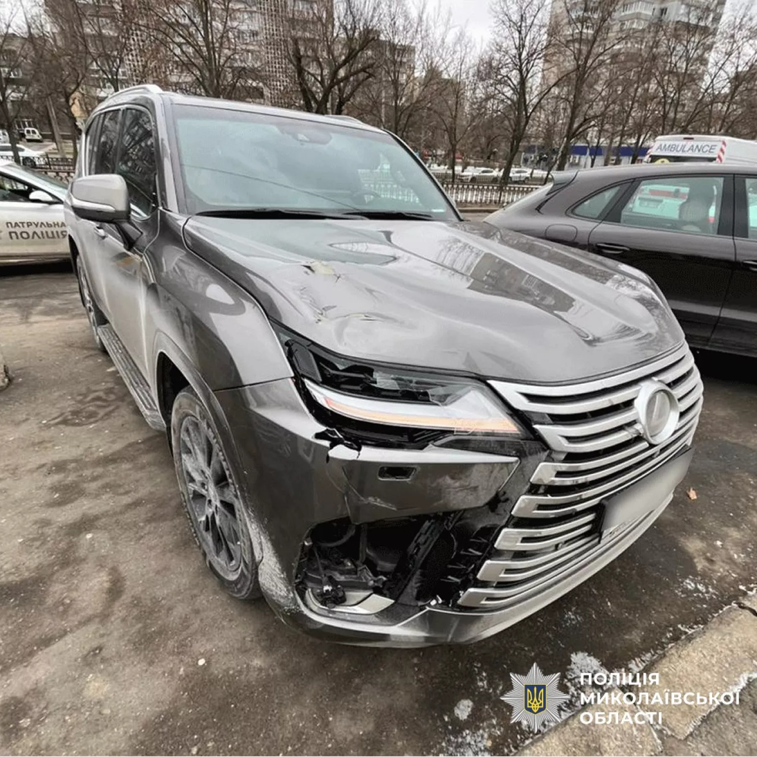 У Миколаєві водій Lexus збив пішохода на проспекті Центральному, фото: Національна поліція