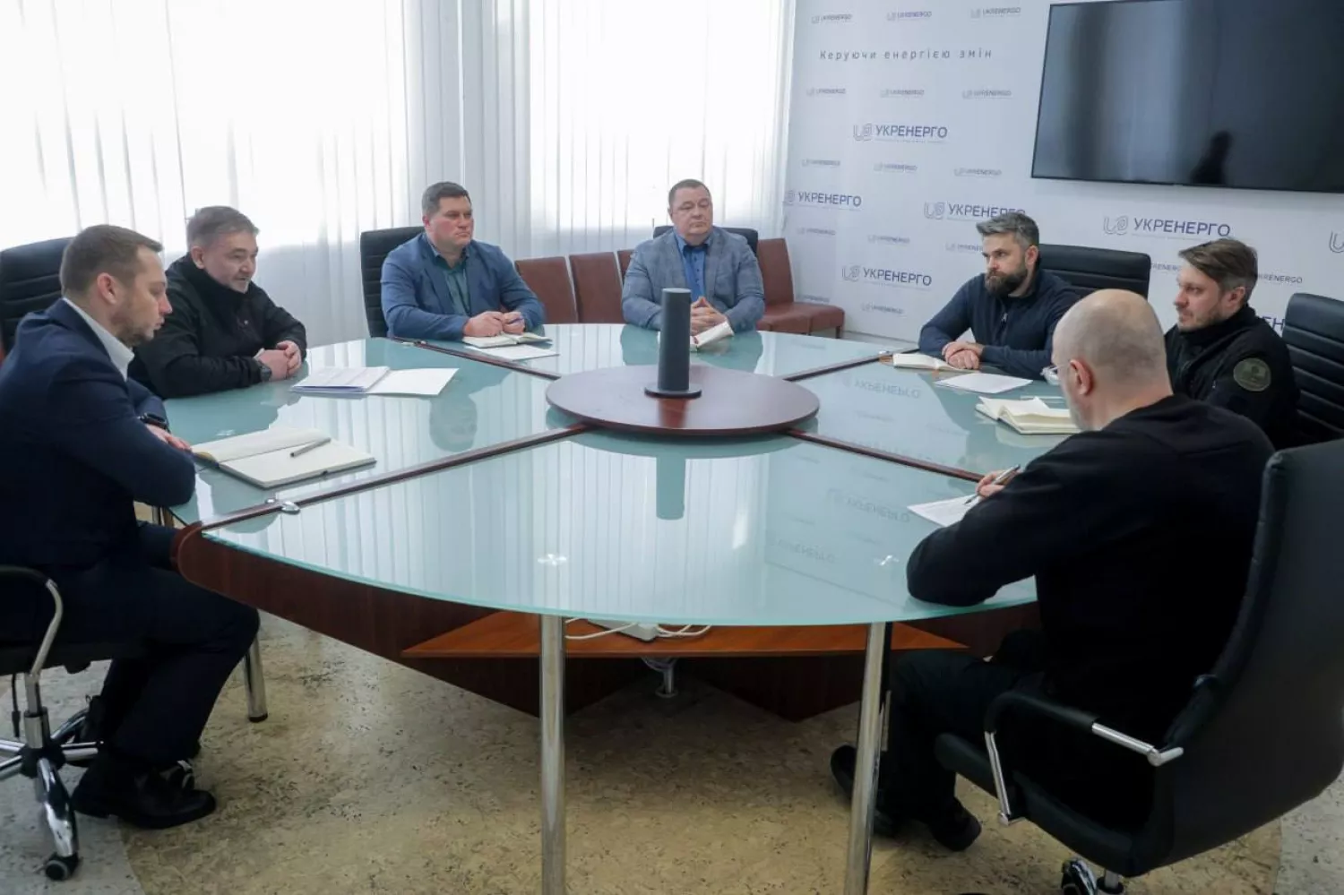 Шмигаль доручив «Укренерго» скоротити відключення світла у найпроблемніших регіонах. Фото: Денис Шмигаль