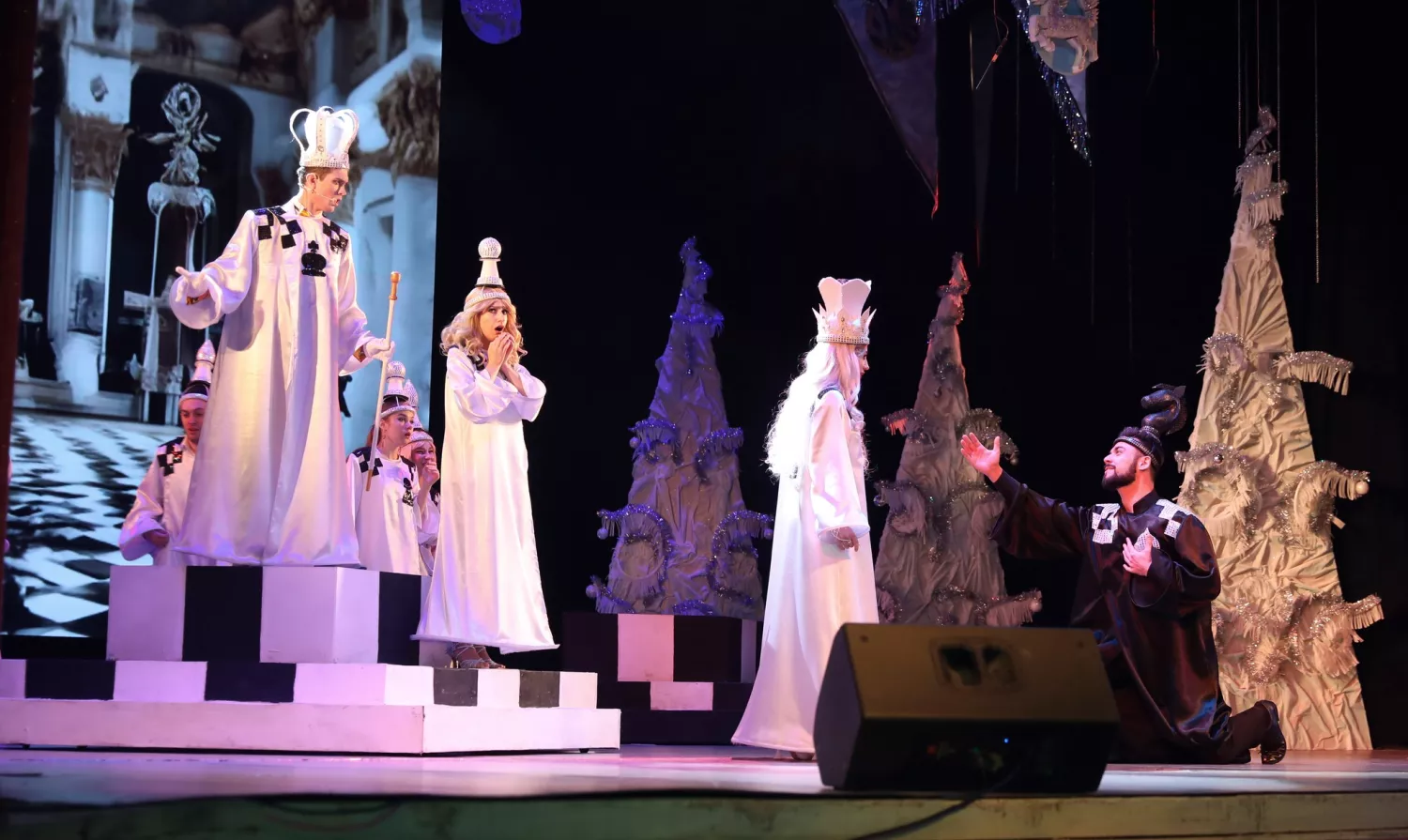 Вистава &laquo;Хід конем&raquo;. Фото: Миколаївський національний театр драми та музкомедії