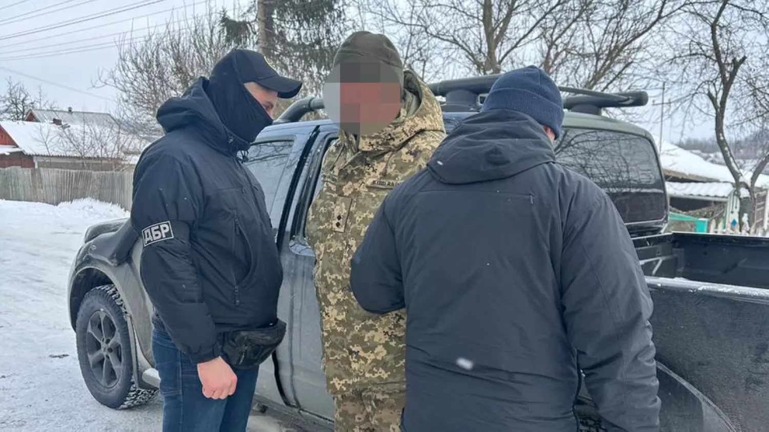 На Одещині заступника командира навчального центру підозрюють у хабарництві. Фото: Державне бюро розслідувань