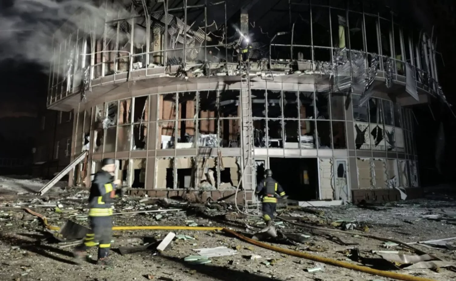 Наслідки атаки на Запоріжжя, фото: ДСНС