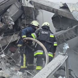 Російські війська завдали ракетного удару по Харкову, фото: ДСНС України