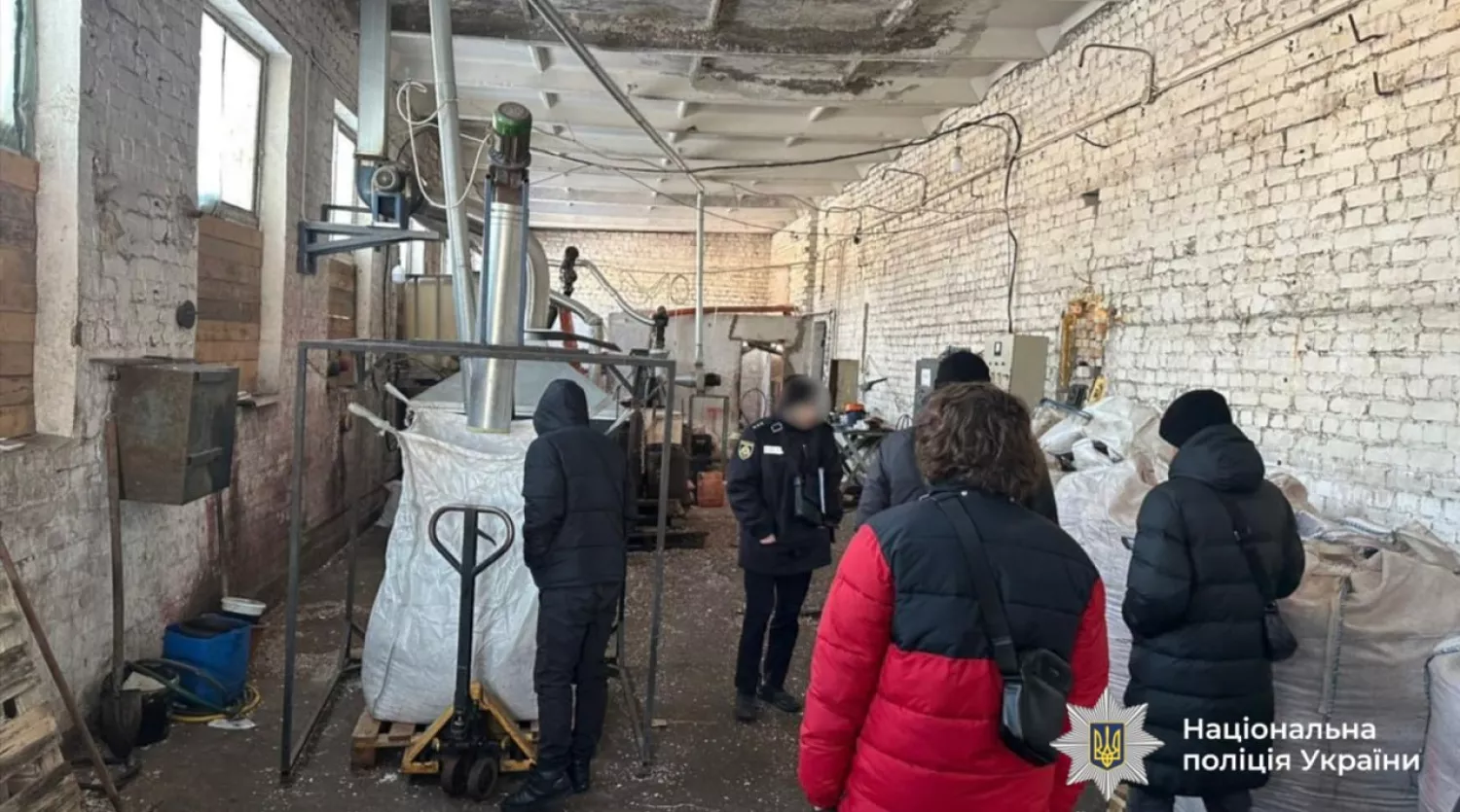 Нацполіція проводить обшуки в трьох областях України за фактом розкрадання на роботі сміттєзвалищ. Фото: Нацполіція України