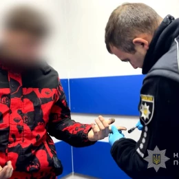 В Одесі затримали чоловіків за викрадення 19-річної дівчини. Фото: Нацполіція