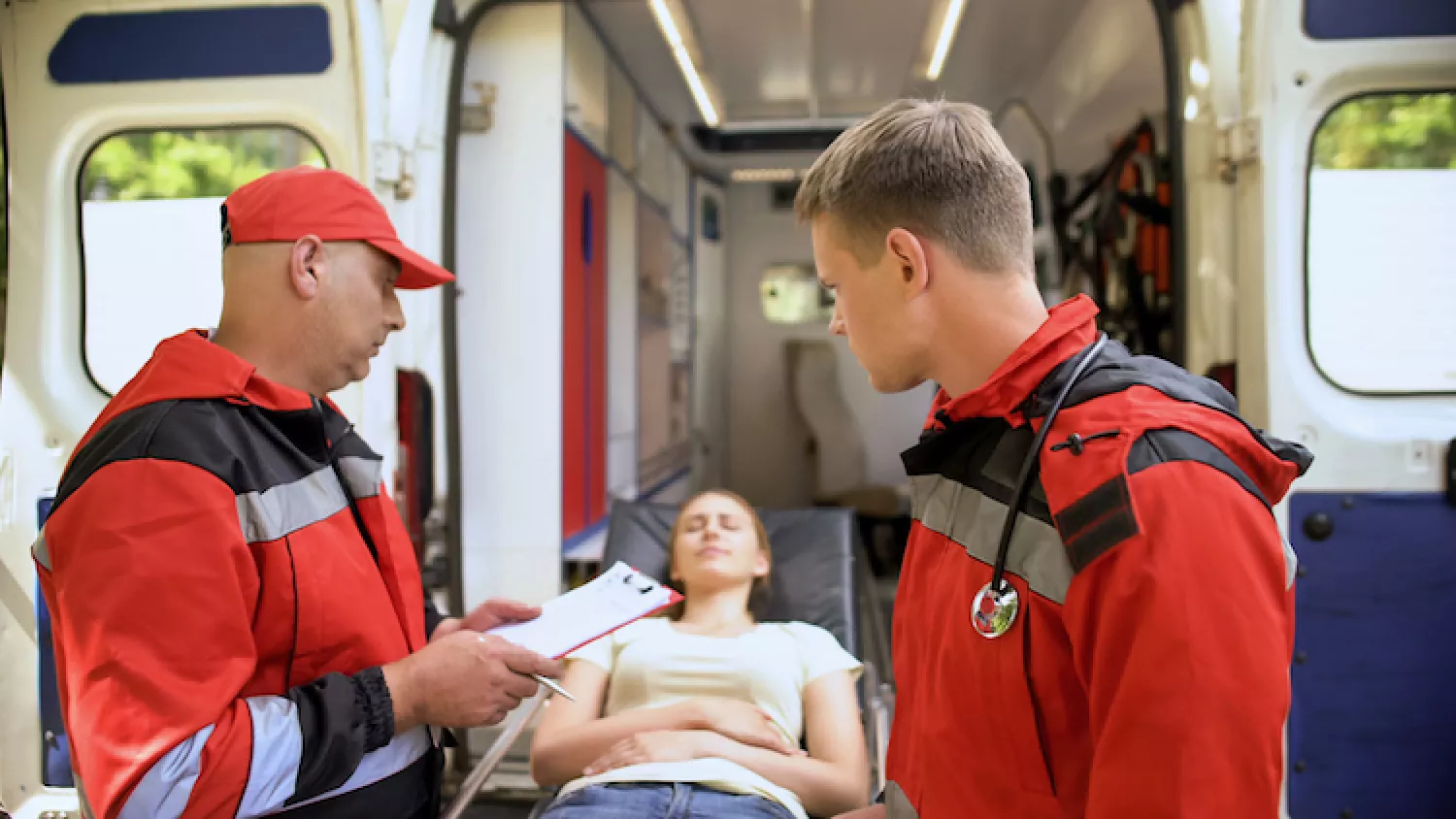 На Херсонщині судитимуть посадовицю та підприємицю за привласнення понад 3 млн гривень на спецодязі. Ілюстративне фото: Depositphotos