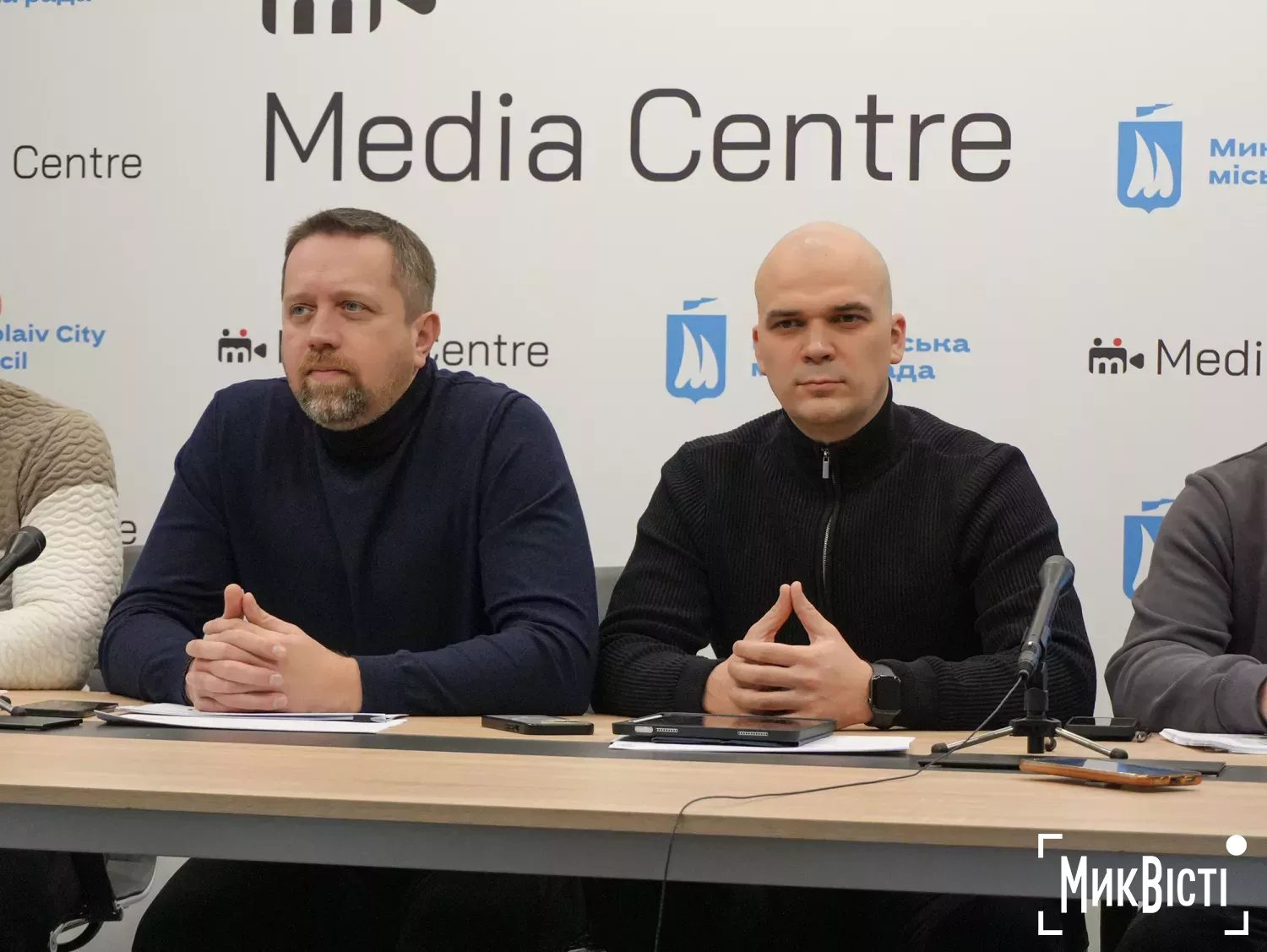 Дмитро Бездольний та Ігор Набатов на брифінгу 22 січня. Фото: МикВісті