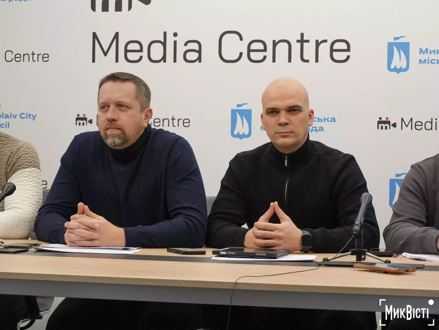 Дмитро Бездольний та Ігор Набатов на брифінгу 22 січня. Фото: «NikVesti»