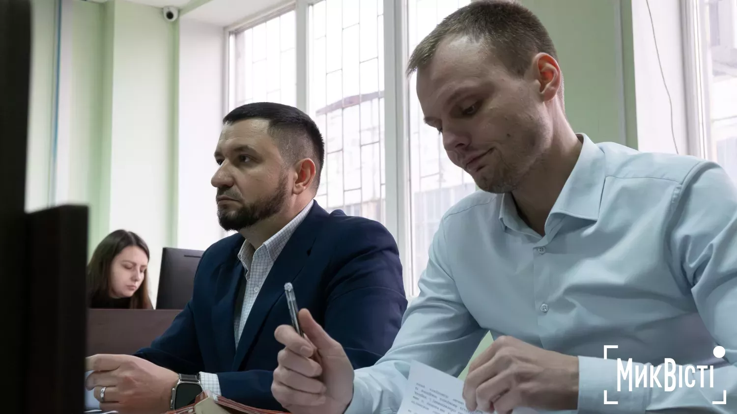 Прокурори Окружної прокуратури Віталій Кравченко та Владислав Якубовецький. Фото: NikVesti