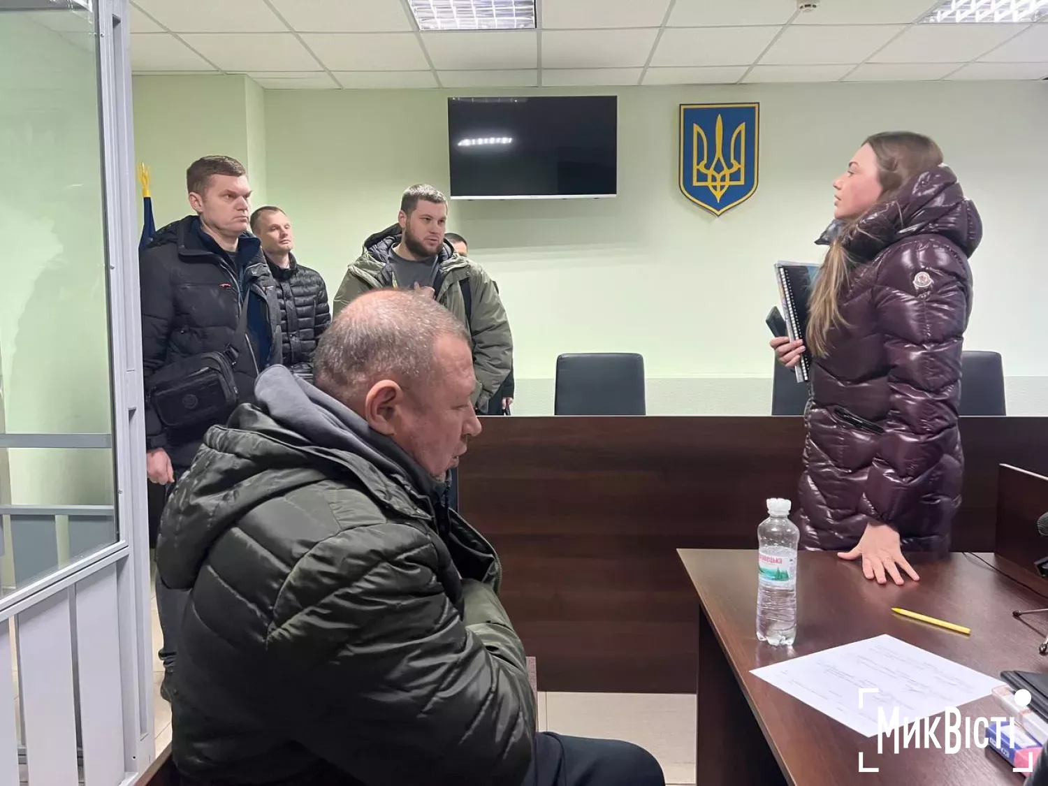 Після суду слідчі УСР мали відвезти підозрюваного у СІЗО. Фото: NikVesti