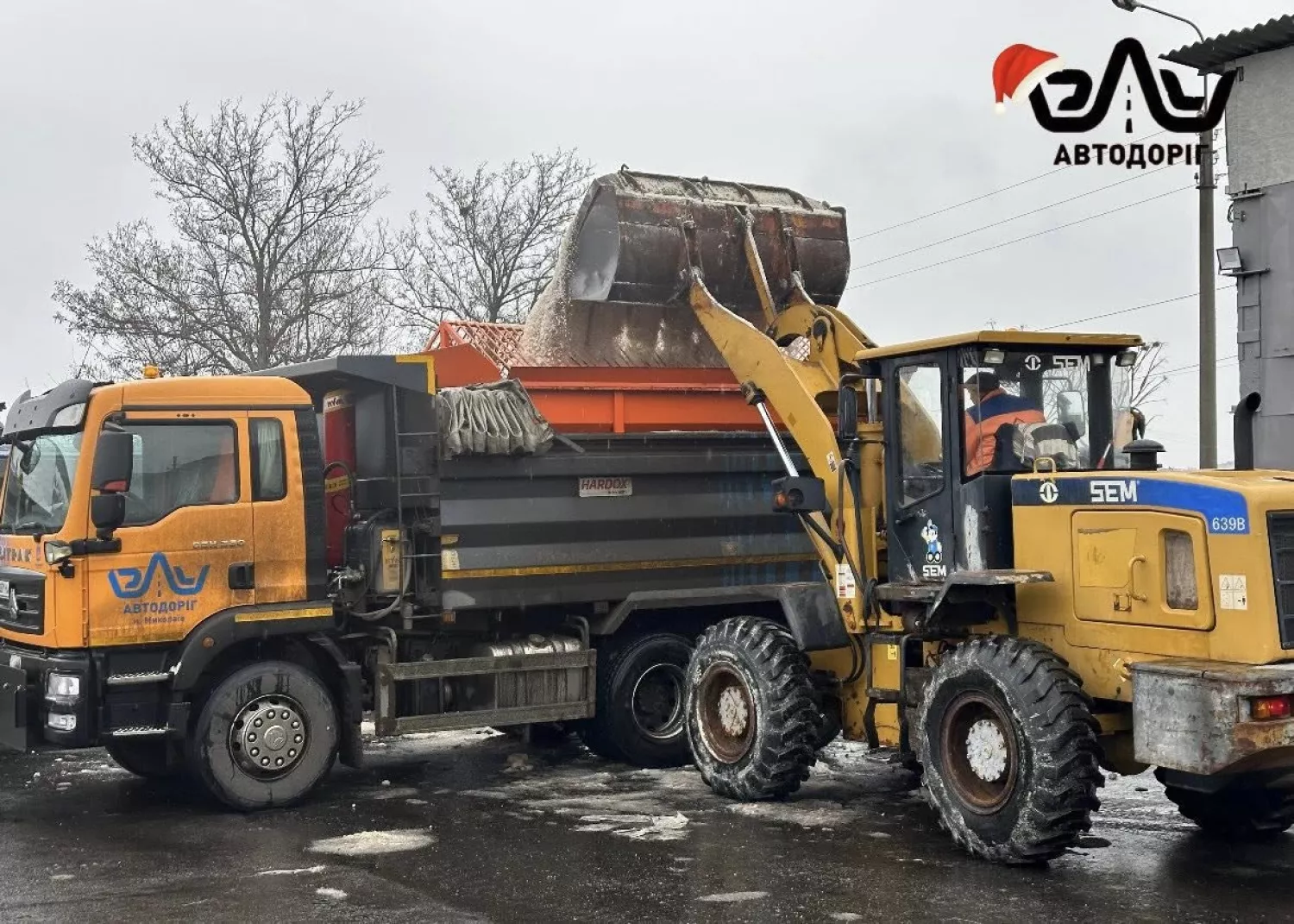 У Миколаєві 6 спецмашин «ЕЛУ Автодоріг» продовжать обробку доріг від ожеледиці . Фото: «ЕЛУ Автодоріг»