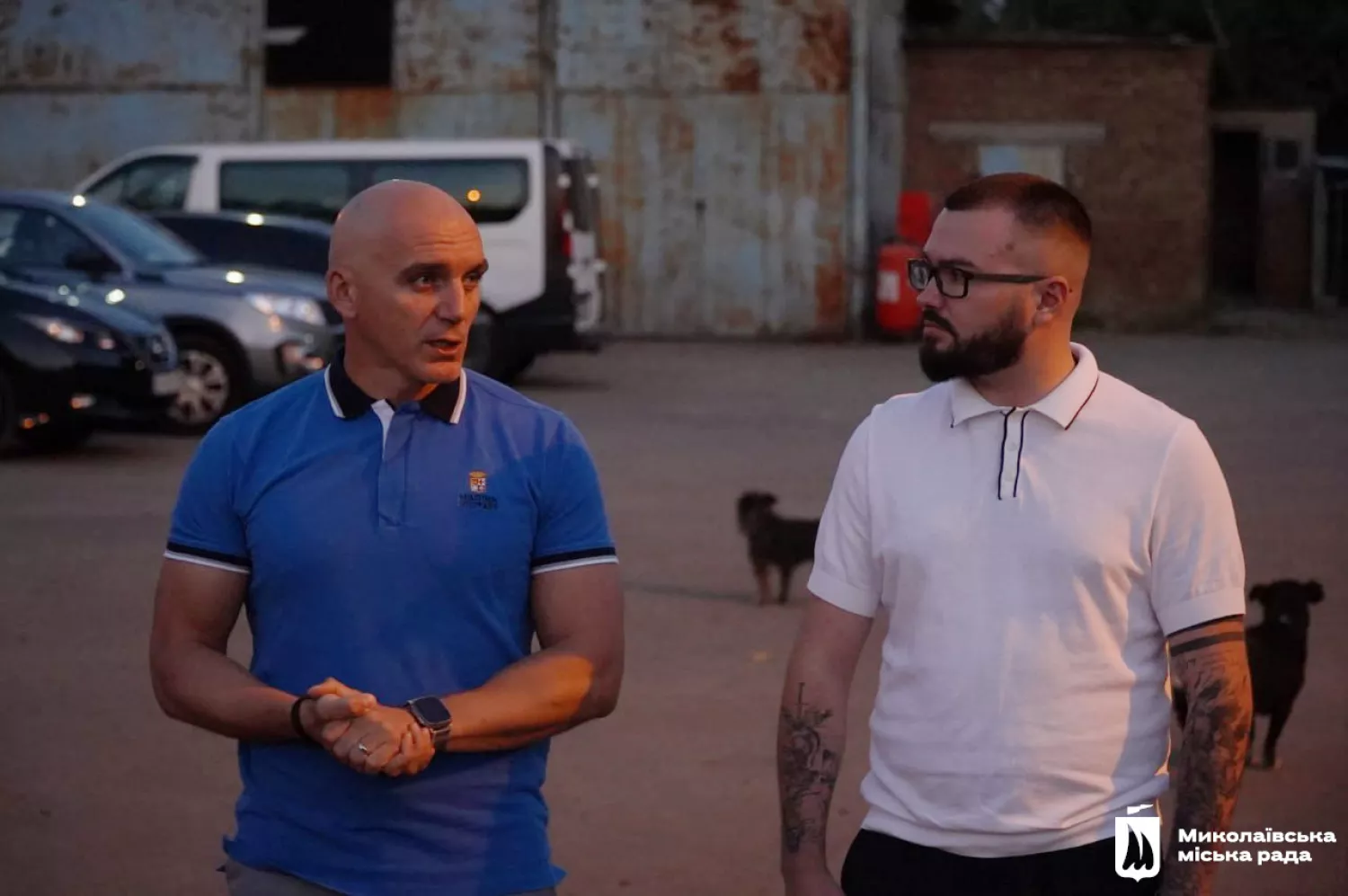 Олександр Сєнкевич представляє Дмитра Тесленка колективу пастранса, серпень 2024 року. Фото: Миколаївпастранс