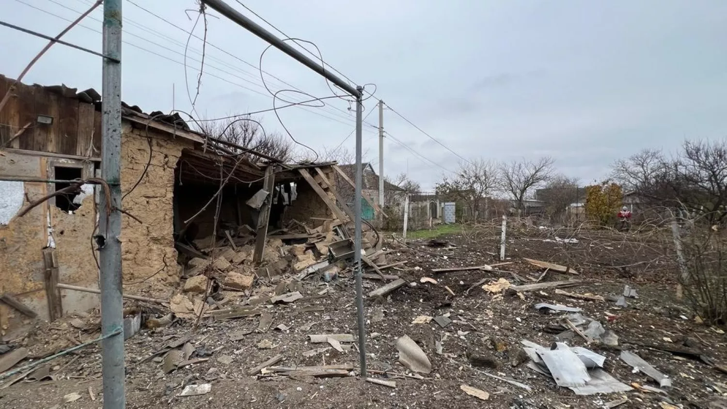 Наслідки обстрілу Херсонщини. Фото: Поліція Херсонської області, для ілюстрації