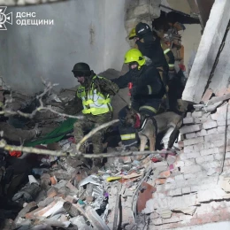 В Одесі кількість загиблих унаслідок нічної атаки зросла до двох. Фото: ДСНС