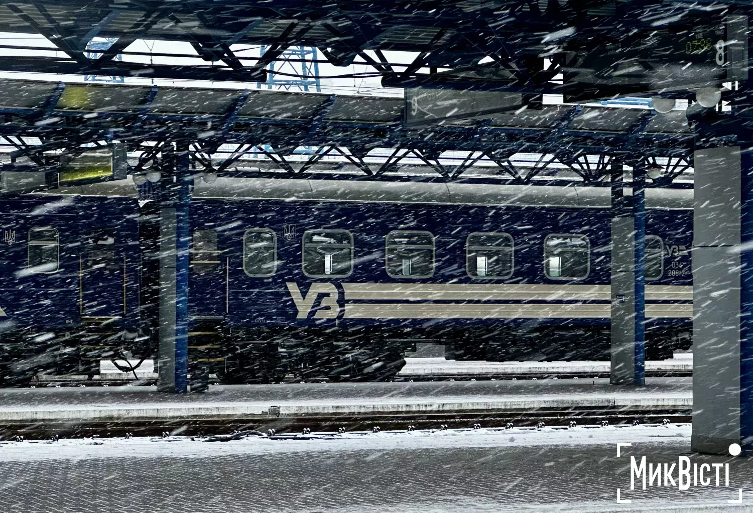 Залізничники відновлюють рух після крижаної негоди. Фото: НикВести, для ілюстрації