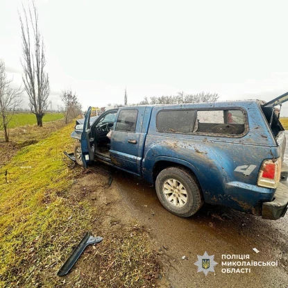 На трасі в Миколаївській області зіткнулися Mitsubishi та ВАЗ. Фото: поліція Миколаївщини