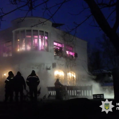 У Києві дівчина впала в яму з окропом і отримала 73% опіків тіла. Фото: Нацполіція