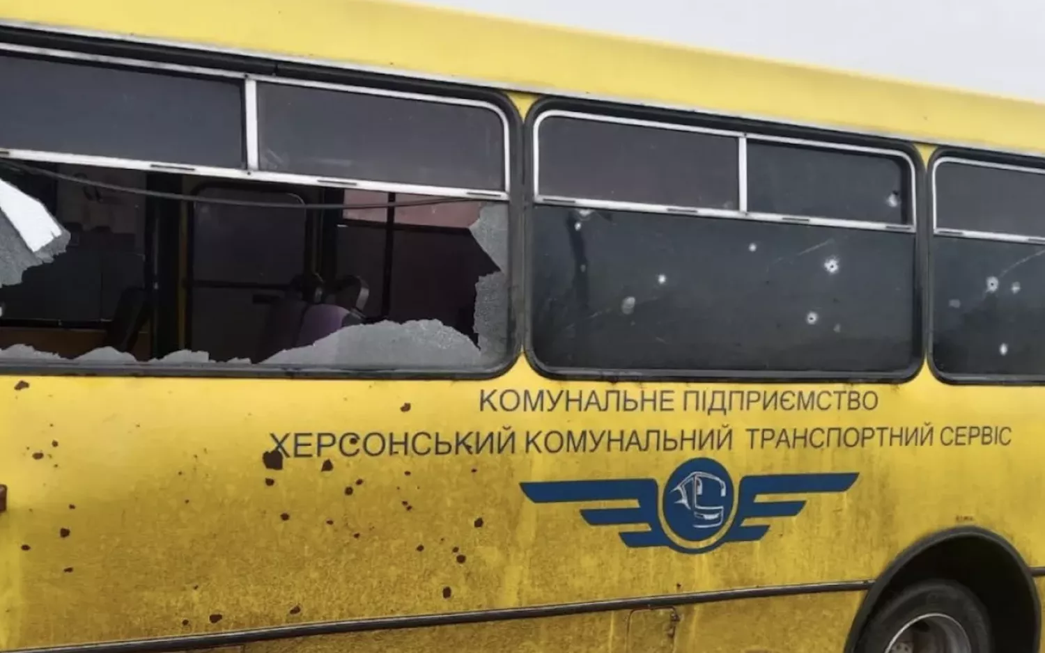 Російський дрон атакував автобус міського підприємства у Херсоні. Ілюстраційне фото: МВА