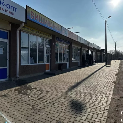 Торгівельні павільйони на вулиці 8 Повздовжній, 2в. Фото: НикВести