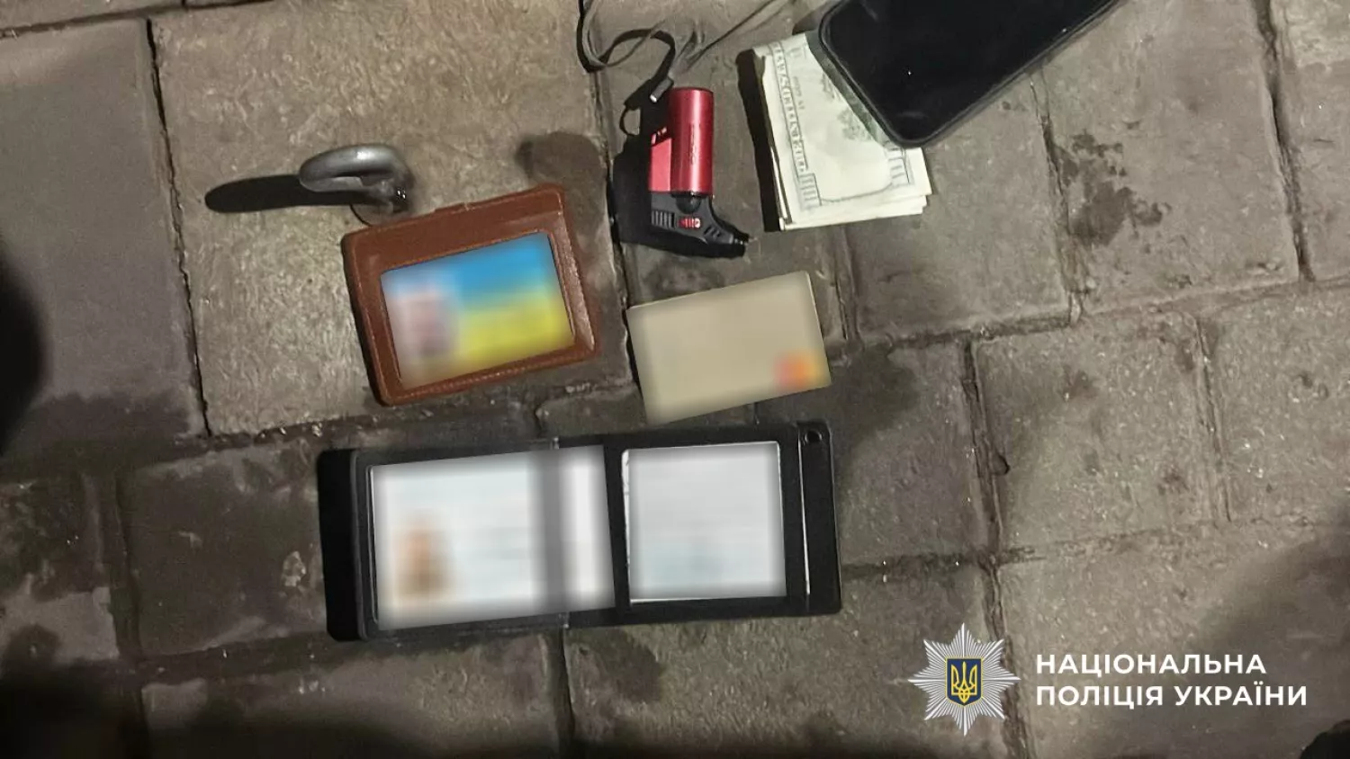 У Миколаєві працівника ТЦК підозрюють у вимаганні $7 тис. за допомогу в ухиленні від мобілізації. Фото: поліція Миколаївщини