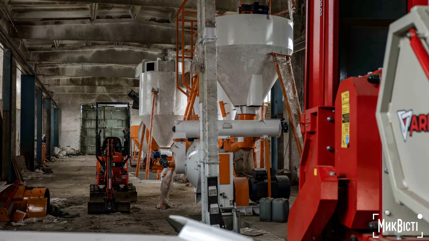 Техніка, яка буде використовуватись для виготовлення твердого палива для громади. Фото: НикВести