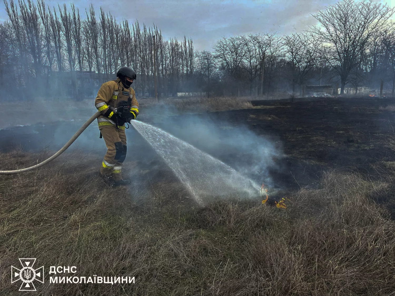 На Миколаївщині за добу — п’ять пожеж, є загибла. Фото: ДСНС