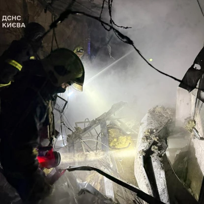 Наслідки обстрілу Києва 5 січня, 2025 року. Фото: ДСНС