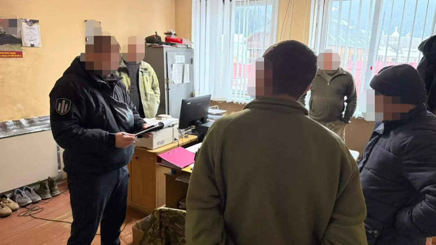 Військових районного ТЦК на Прикарпатті підозрюють у катування військовозобов’язаних. Фото: ДБР